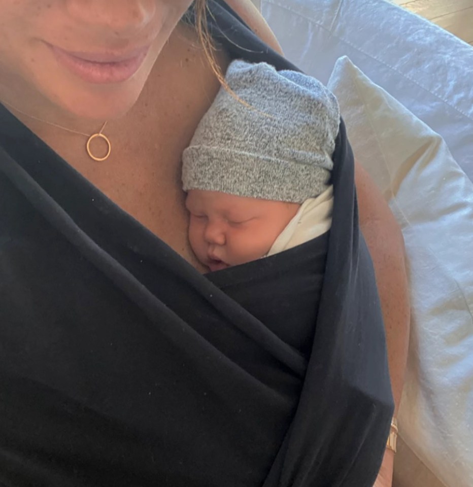 Meghan Markle holding newborn baby Lilibet.