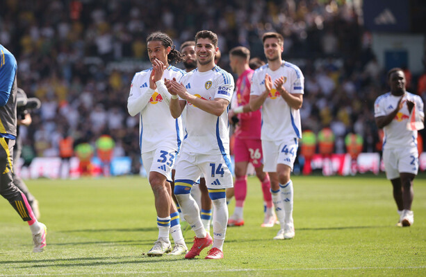 Tottenham loanee stars as Leeds return to the top of the Championship