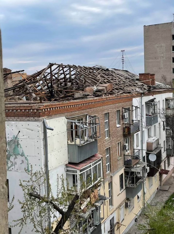 Building with destroyed roof.