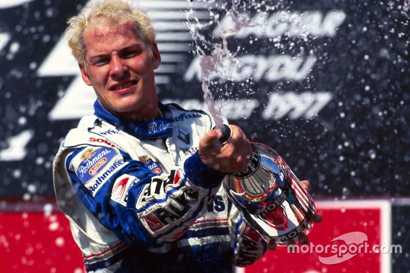 Jacques Villeneuve (CDN) Williams celebrates victory