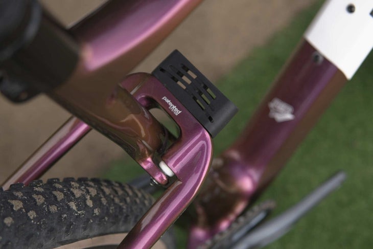 lee-cougan-gravel-bike-sea-otter-2025