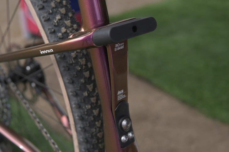 lee-cougan-gravel-bike-sea-otter-2025