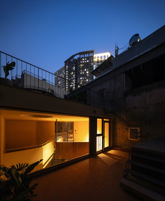 Linh Nam House / TOOB STUDIO - Exterior Photography, Concrete