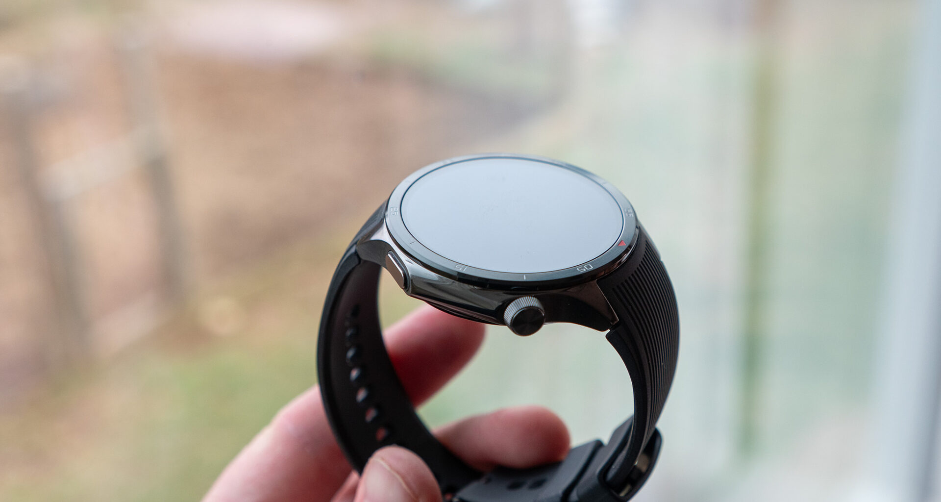 Holding the OnePlus Watch 3