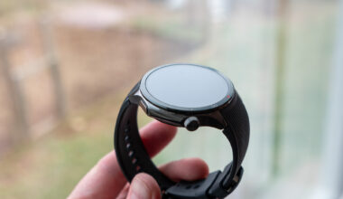 Holding the OnePlus Watch 3