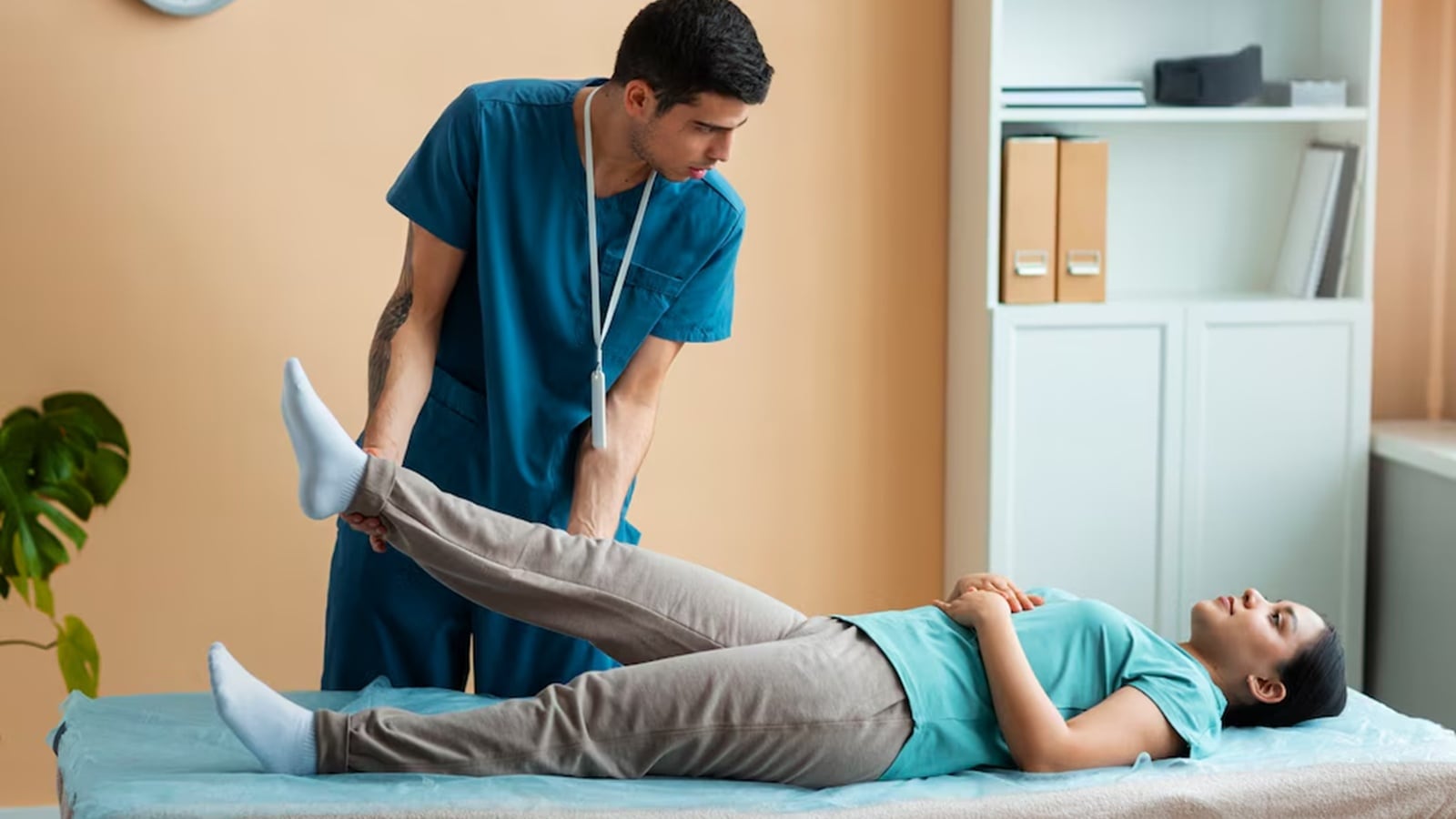 Learn the three essential things to do as you age, according to Dr. Surender Pal Singh, a physiotherapy expert. (Source: Freepik)