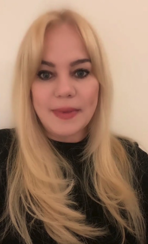 Headshot of a blonde woman.