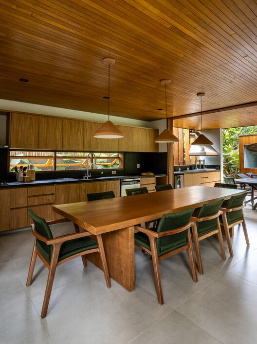 ISA Residence / Pitta Arquitetura - Interior Photography, Kitchen, Wood, Table, Chair, Countertop