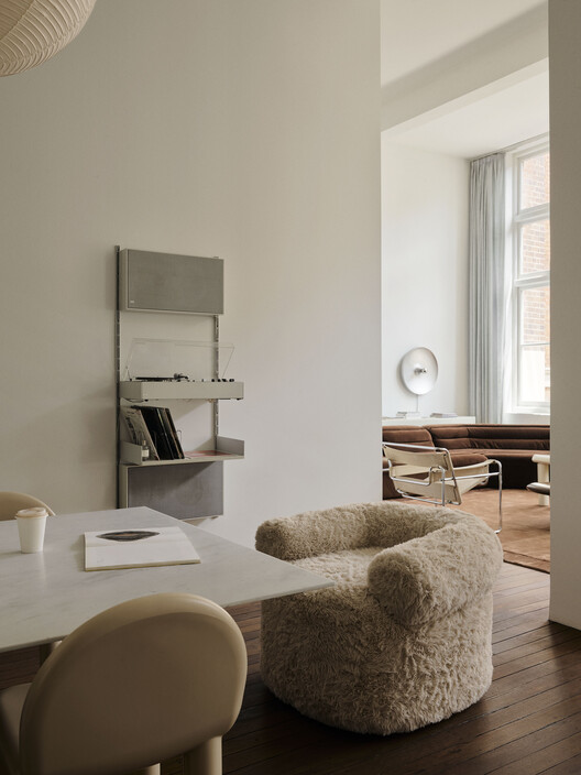 The Rental 2.0 / Ellison Studios - Interior Photography, Lighting, Chair