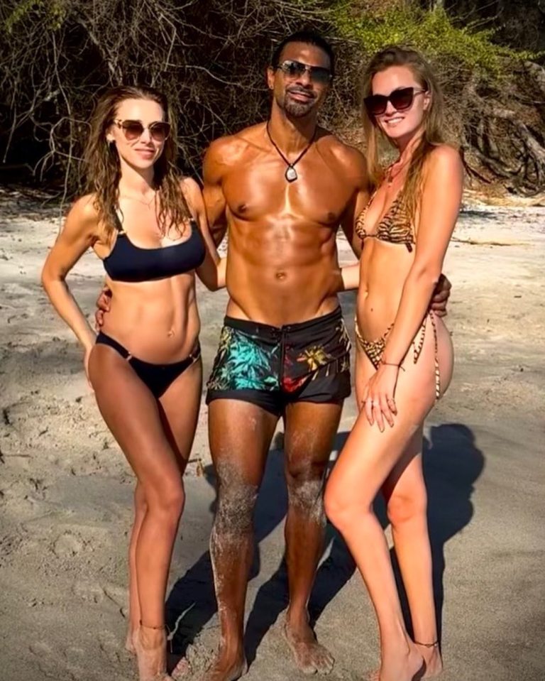David Haye with two women on a beach.