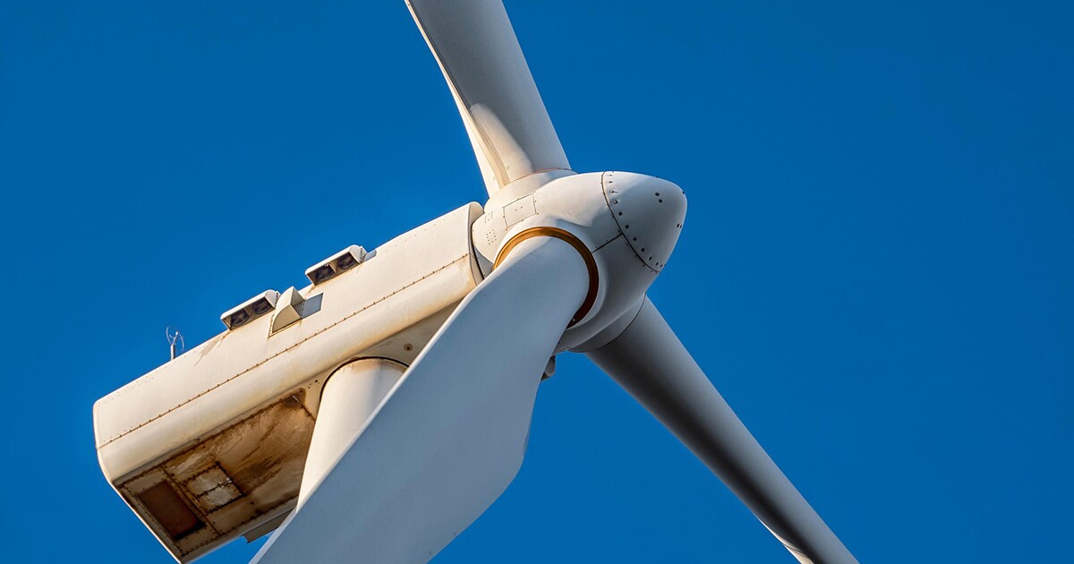 New method recycles old wind turbine blades into stronger plastics