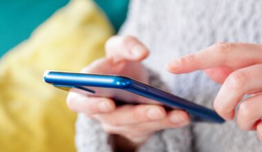 Mobile firms ranked best to worst as big suppliers drop down the list - plus how to save £100s on your bills