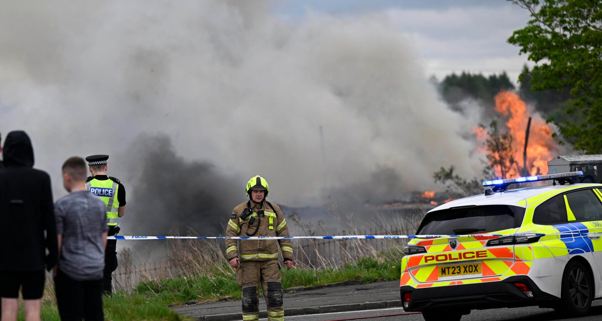 Four fire engines frantically battle roaring Glasgow blaze as cops lock down roads