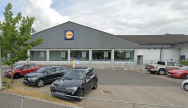 Supermarket bid for flagpole rejected