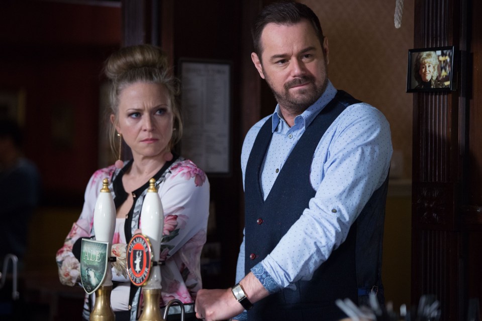 Linda Carter and Mick Carter in The Vic pub.