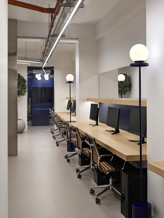 Remy Global Office Interior  / KAT73 - Interior Photography, Lighting, Chair, Table