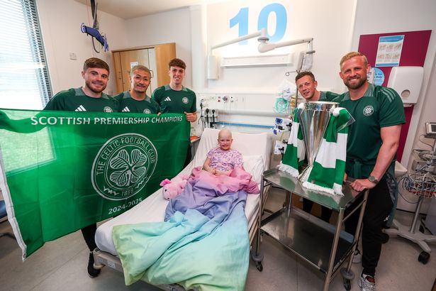 The players with Aimee Dawson, 7