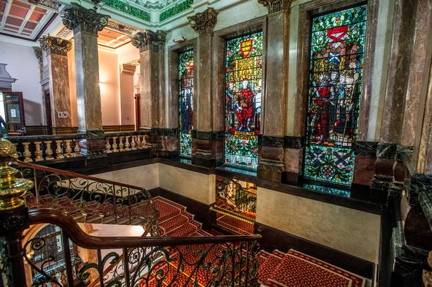 Birkenhead Town Hall is a listed building