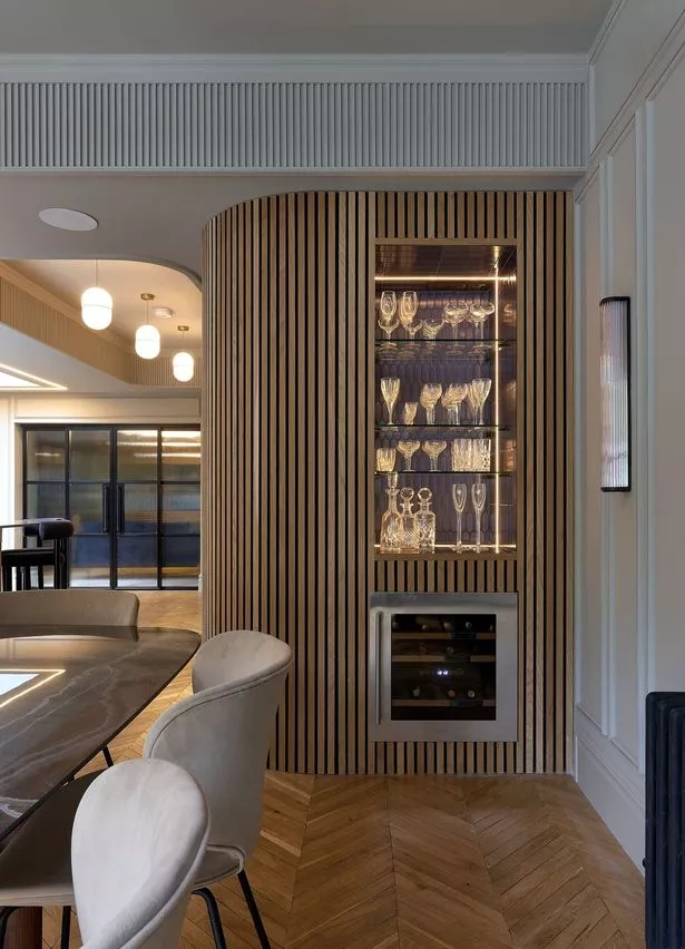 The curved wall hides a door to the utility room plus a bar area handily placed near the dining area and sunken into the wall.