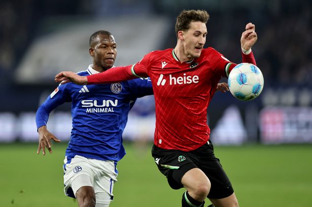 Phil Neumann (right) in action for Hannover 96