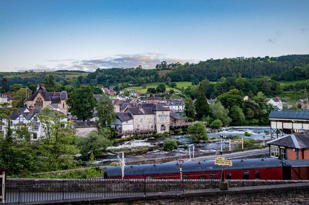 prettiest town wales
