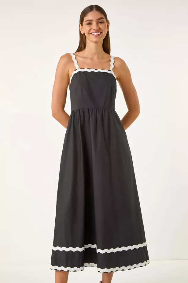 The monochrome dress is very chic 
