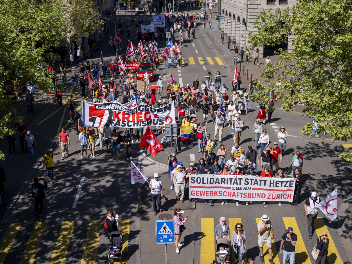 First of May: Zurich, thousands at Labour Day parade