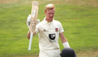 Jordan Cox retires hurt for Essex to put England Test spot in doubt