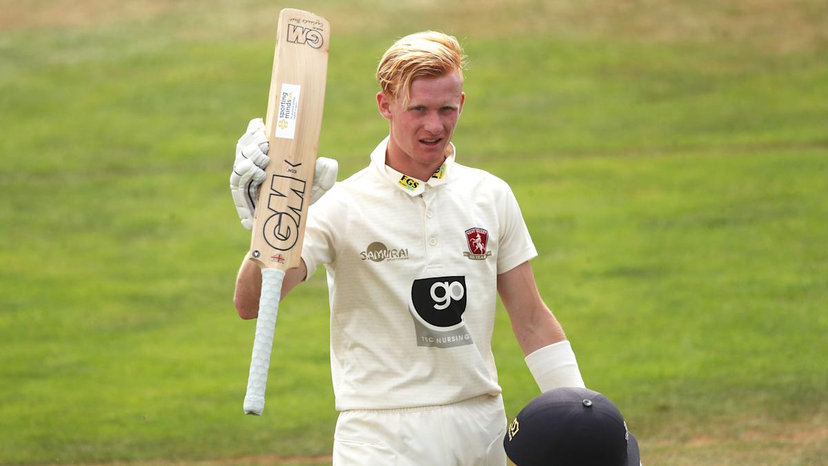 Jordan Cox retires hurt for Essex to put England Test spot in doubt