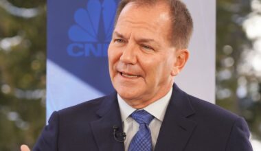 Paul Tudor Jones says stock market will hit new lows even if Trump cuts China tariffs to 50%