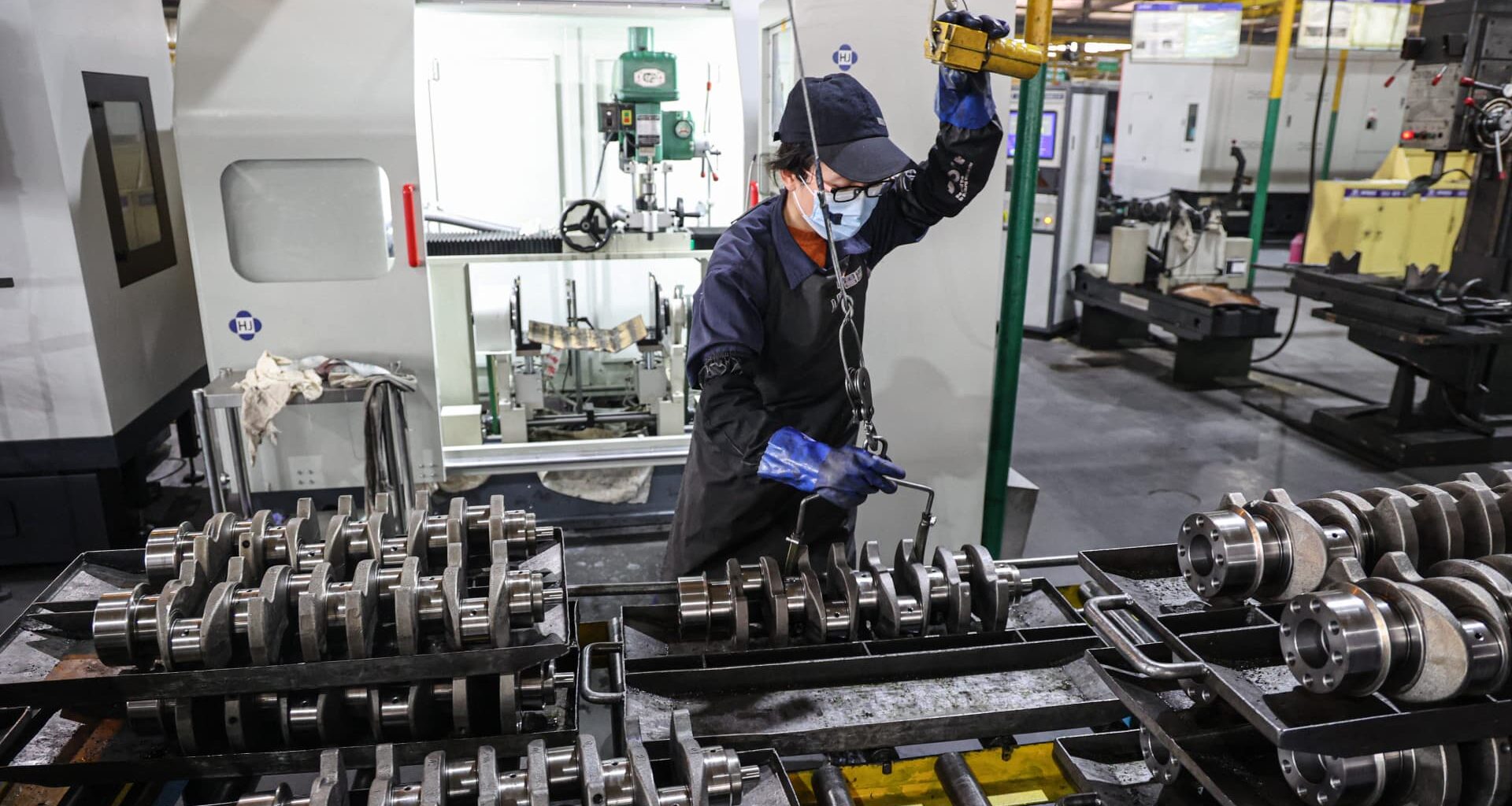 China industrial profits rise despite trade, deflationary worries