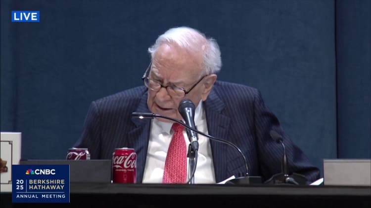 Warren Buffett: Happy person lives longer