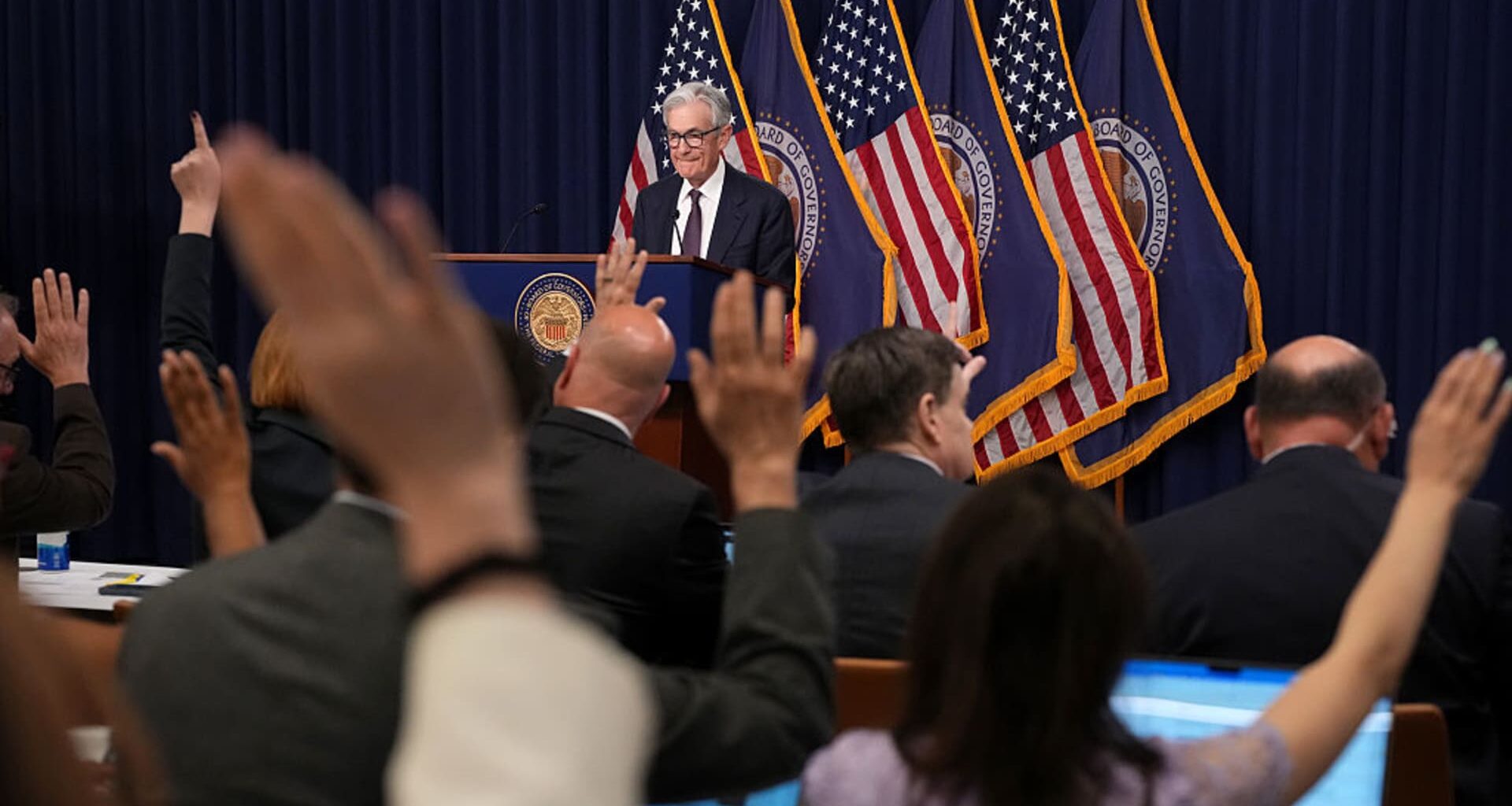 Fed holds rates, says tariffs could cause stagflation
