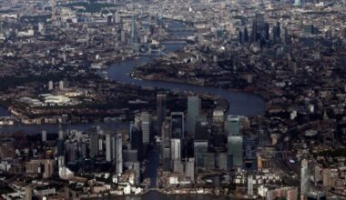 Power outage causes travel disruption in London