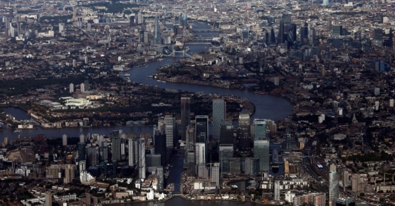 Power outage causes travel disruption in London
