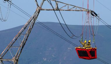 Europe’s electricity grid is outdated and risks derailing fossil fuel phase out, report finds