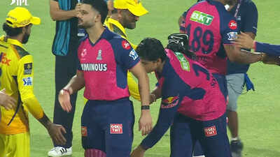 Internet reacts after 14-year-old IPL sensation Vaibhav Suryavanshi touches MS Dhoni's feet