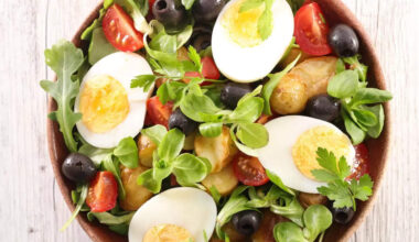 Is it safe to eat eggs in the summer season?