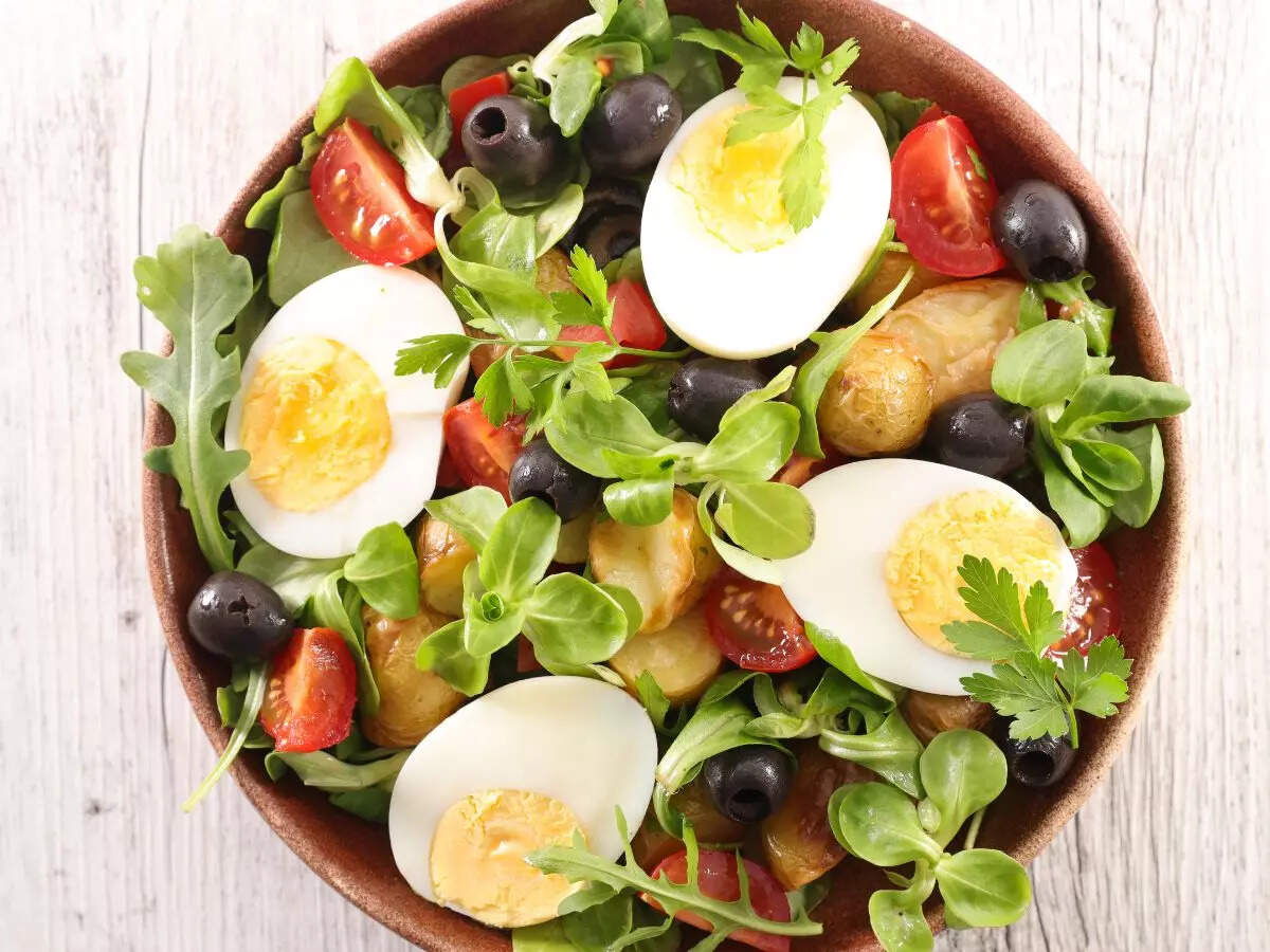 Is it safe to eat eggs in the summer season?