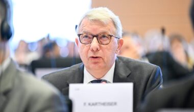 Rogue EU lawmaker Kartheiser to meet Kremlin officials in Moscow – POLITICO