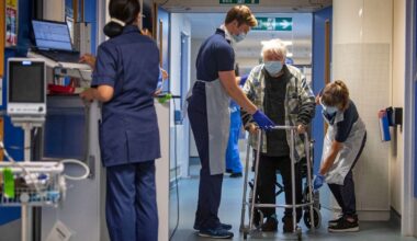 Workers may be unknowingly spreading 'deadly hospital superbugs' with common habit