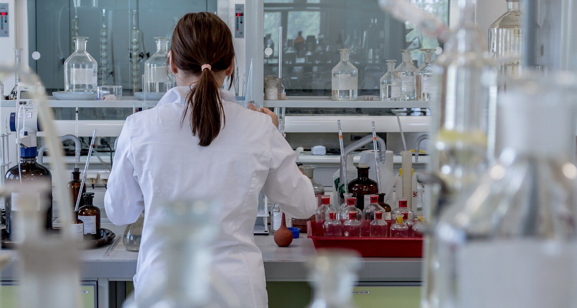 Platform technology screens millions of drugs and genes to reveal new therapeutic pathways