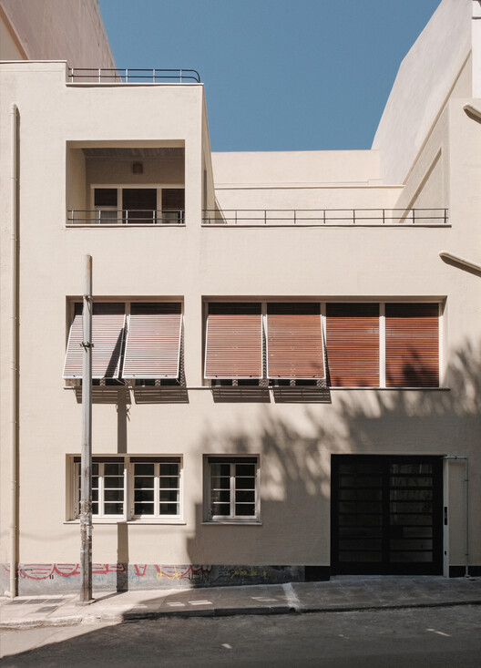 XT97 Modernist Housing / Lara Vartzioti - Exterior Photography, Balcony
