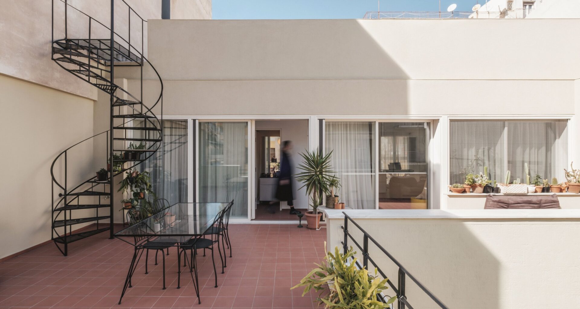 XT97 Modernist Housing / Lara Vartzioti