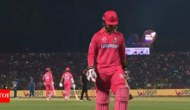Rahul Dravid can't hide disappointment as 14-year-old Vaibhav Suryavanshi falls for a duck vs Mumbai Indians | Cricket News
