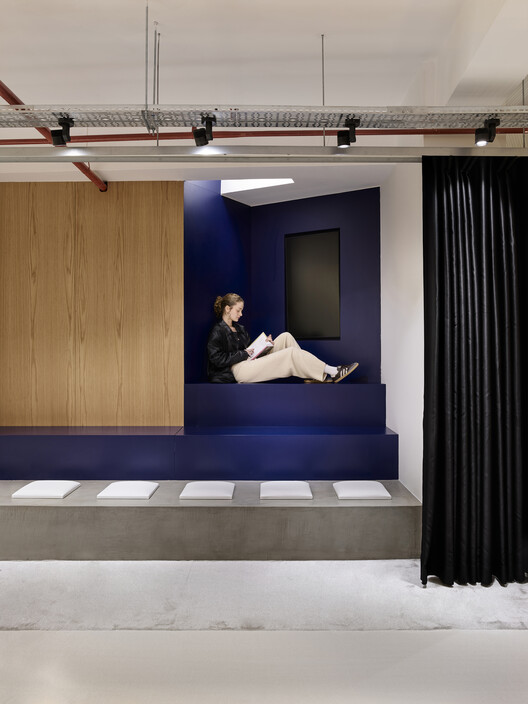 Remy Global Office Interior  / KAT73 - Interior Photography