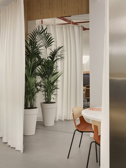 Remy Global Office Interior  / KAT73 - Interior Photography, Lighting