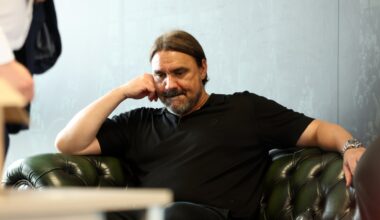 Leeds fans split on true meaning behind Daniel Farke behaviour during trophy lift