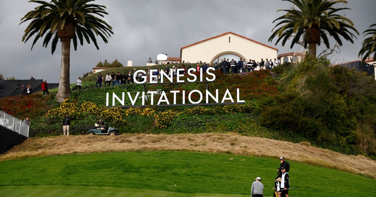 Terrifying moment plane crash-lands at Riviera Country Club as golfers watch on
