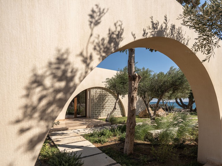 The Echo of the Sea Holiday Home / Entopos Architects - Image 3 of 24